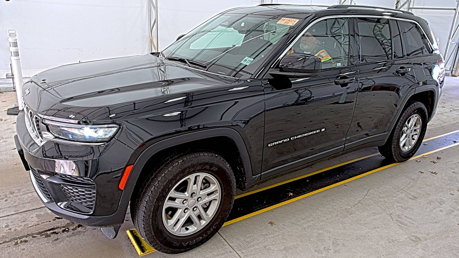 2023 Jeep Grand Cherokee Laredo AWD