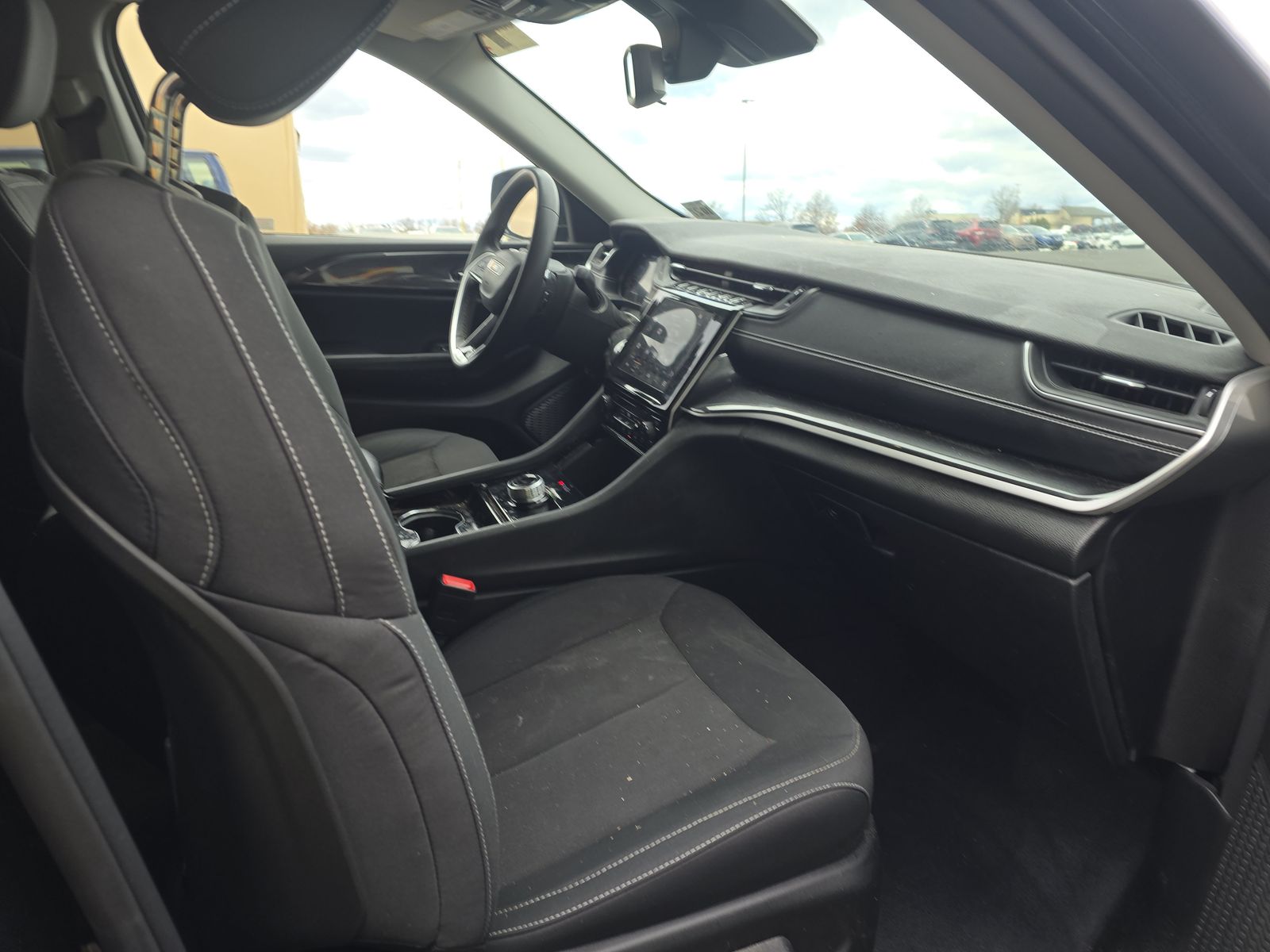 2023 Jeep Grand Cherokee Laredo AWD