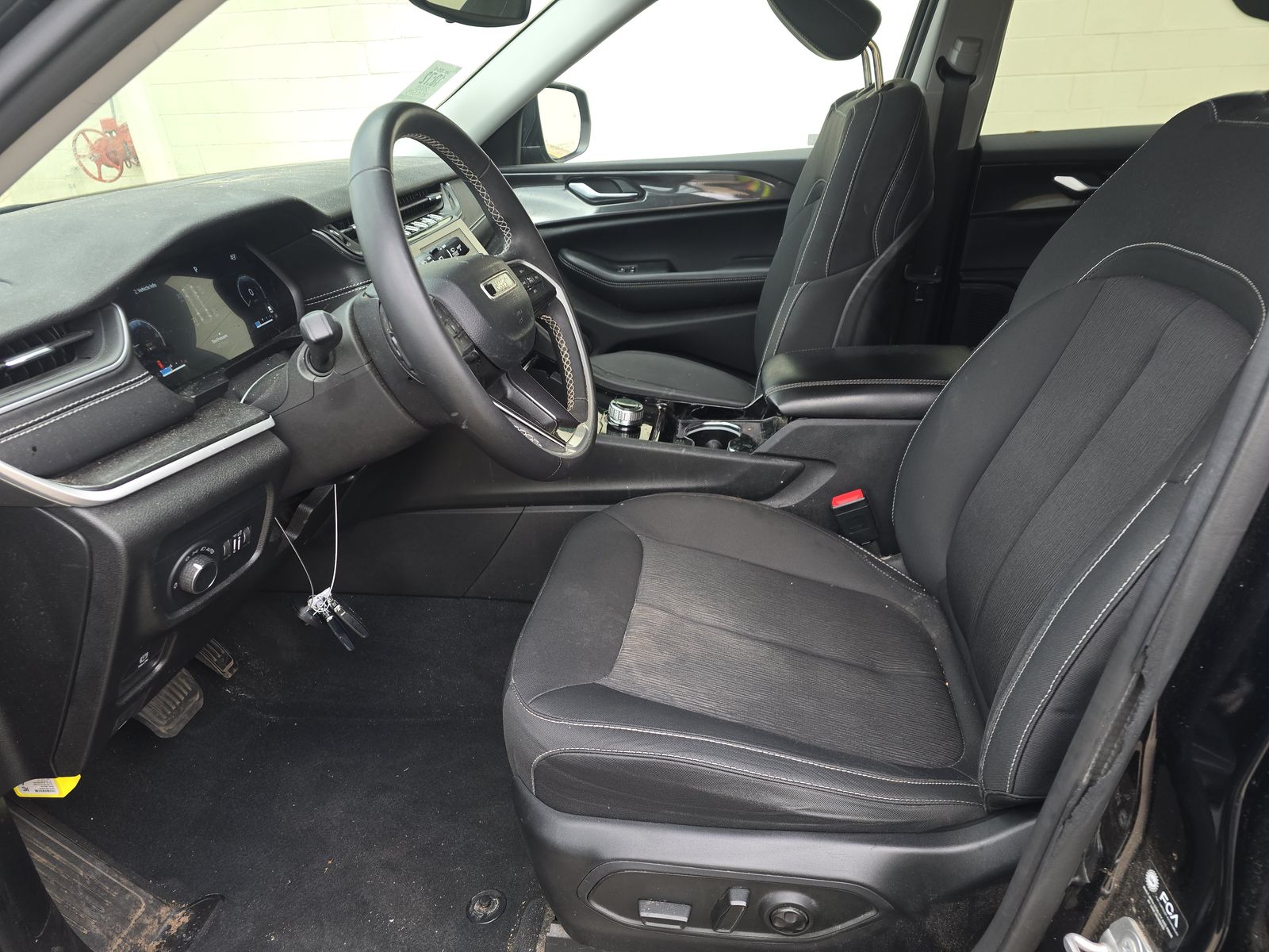 2023 Jeep Grand Cherokee Laredo AWD