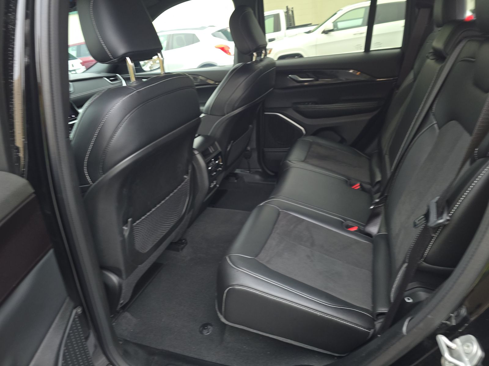 2022 Jeep Grand Cherokee Altitude AWD