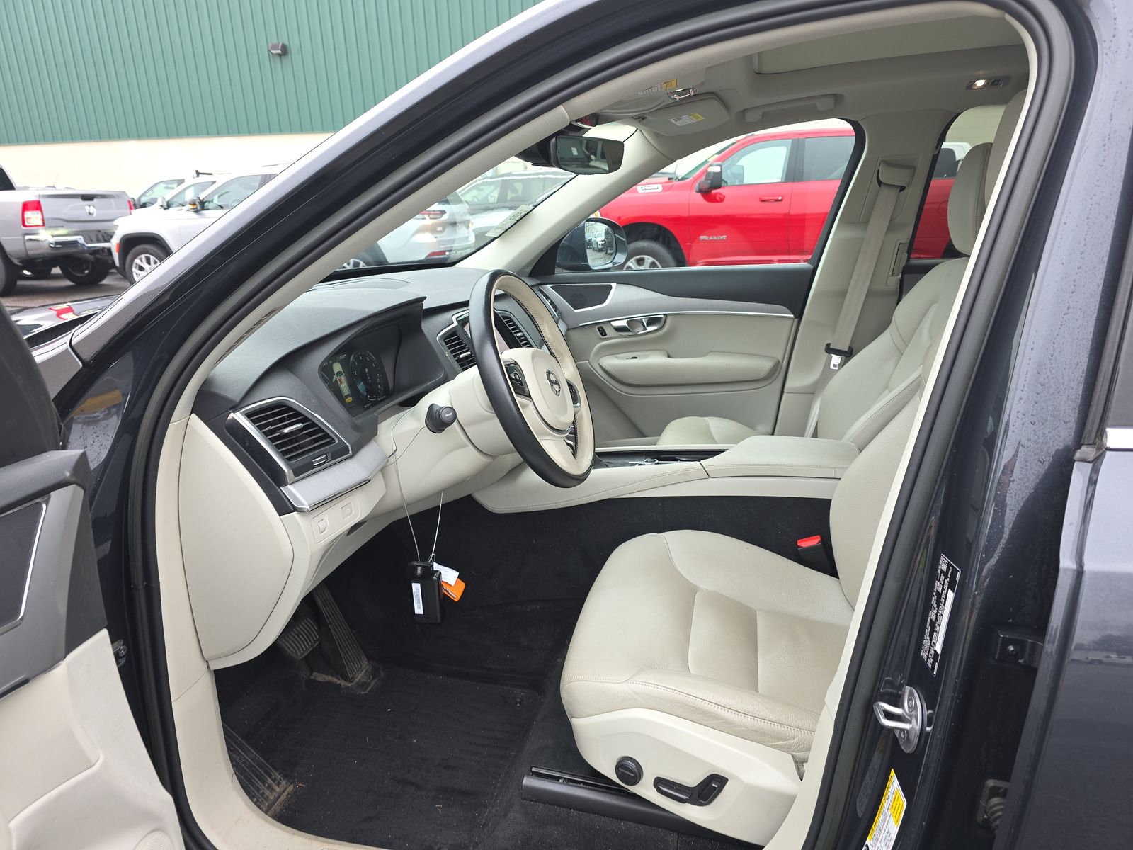 2022 Volvo XC90 T5 Momentum AWD