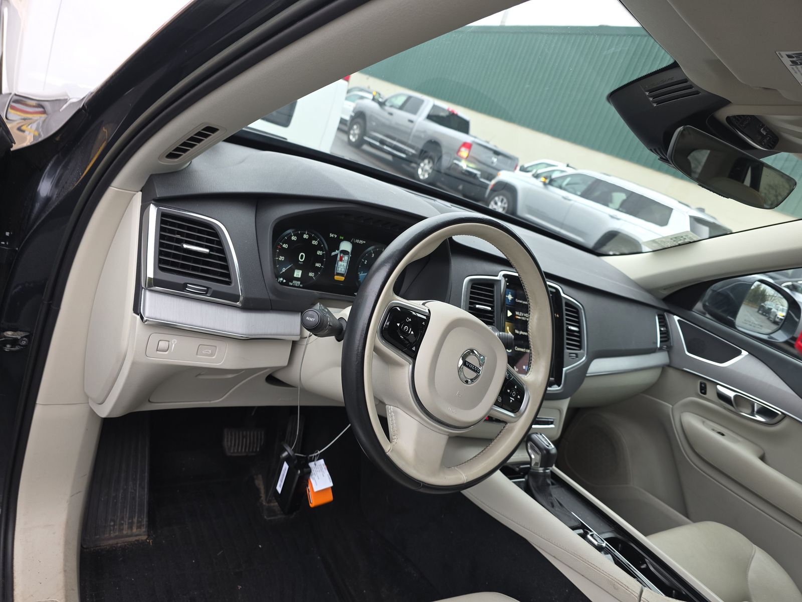 2022 Volvo XC90 T5 Momentum AWD