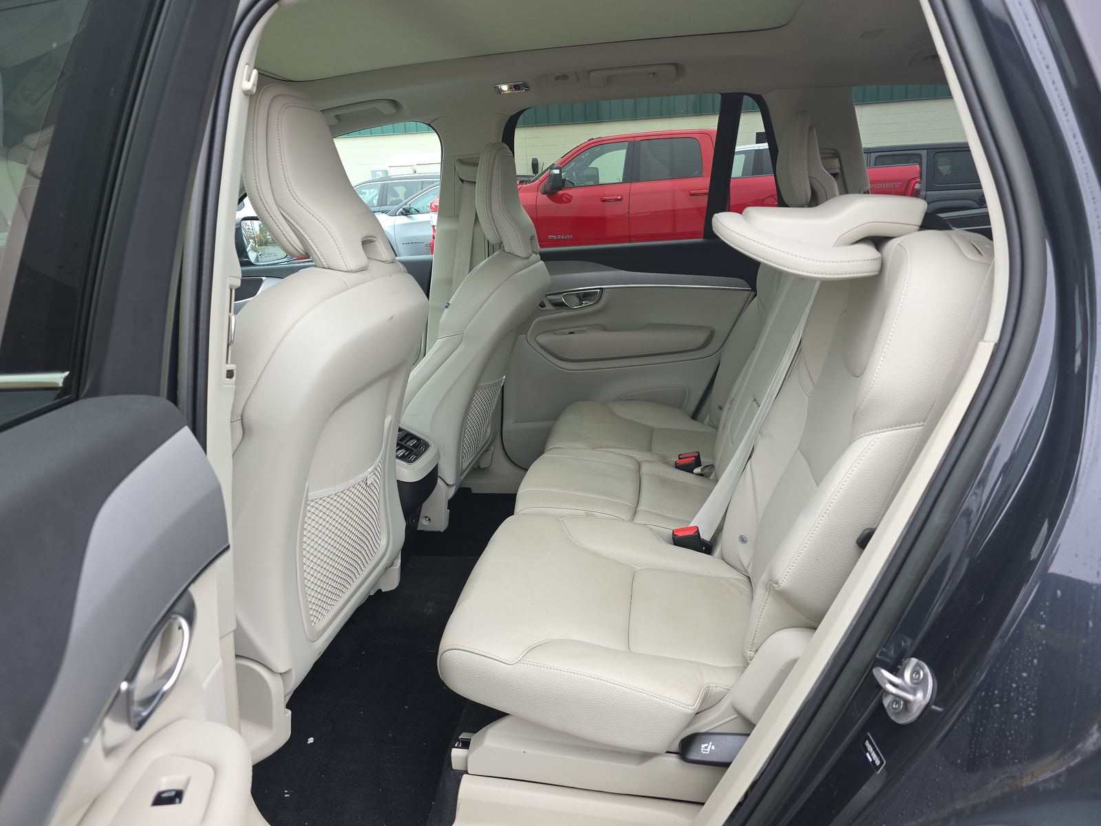 2022 Volvo XC90 T5 Momentum AWD