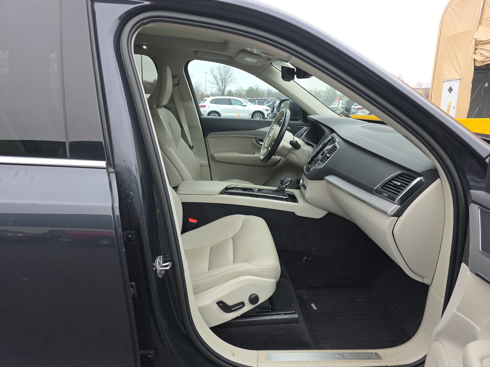 2022 Volvo XC90 T5 Momentum AWD