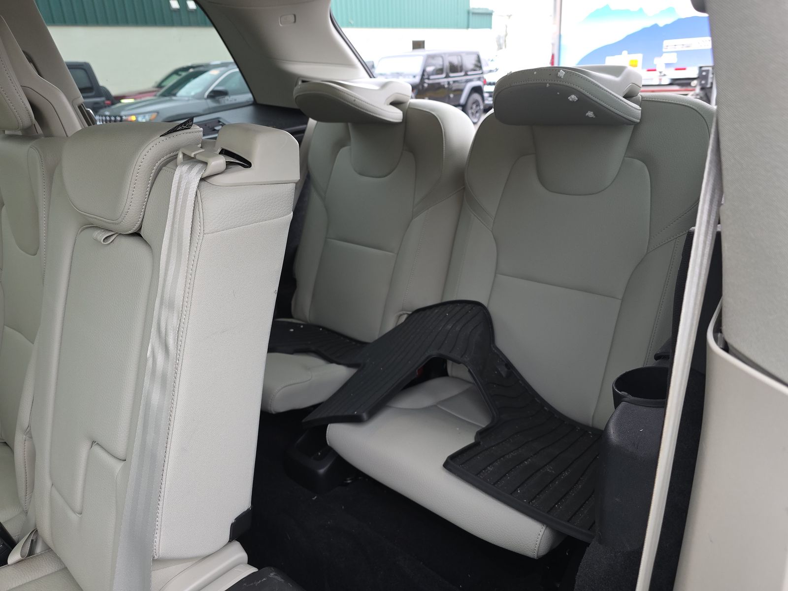 2022 Volvo XC90 T5 Momentum AWD