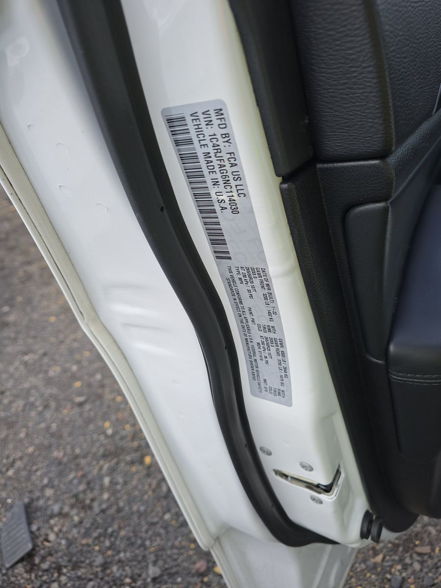 2022 Jeep Grand Cherokee Laredo X AWD