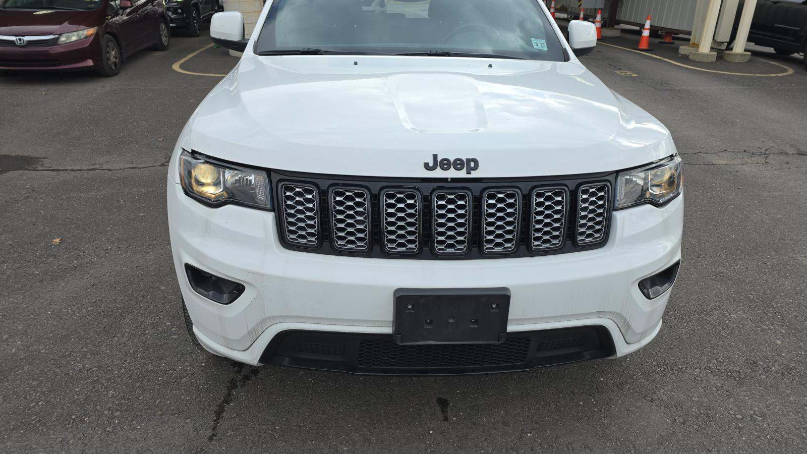2022 Jeep Grand Cherokee Laredo X AWD