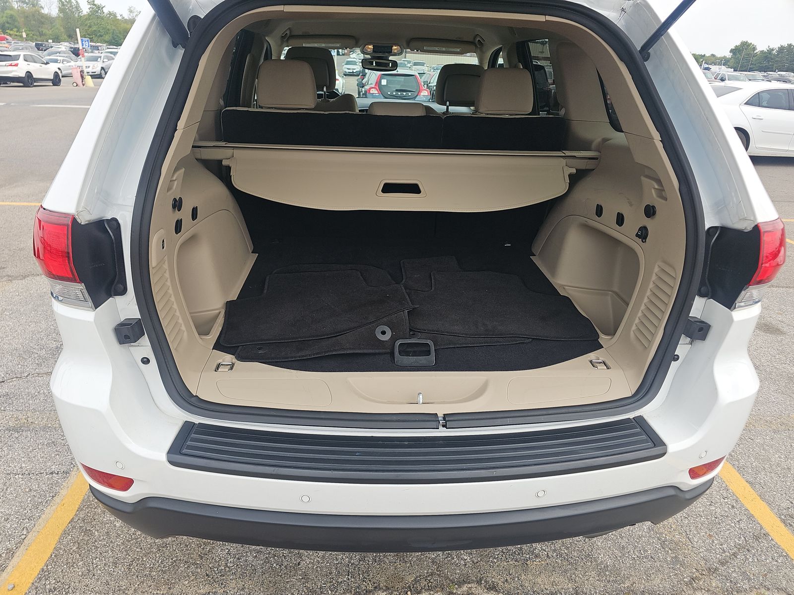 2022 Jeep Grand Cherokee Laredo E AWD