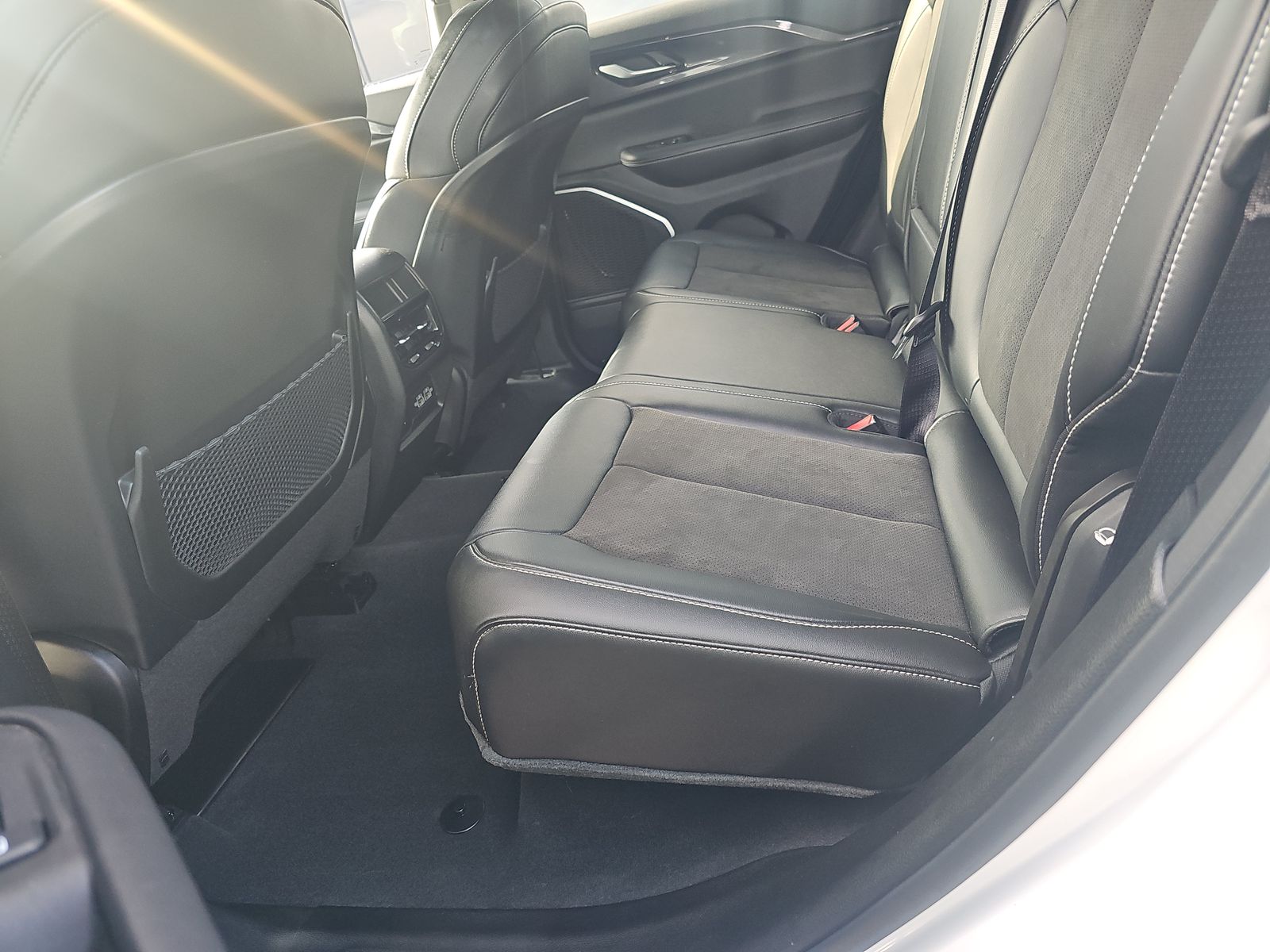 2022 Jeep Grand Cherokee Altitude AWD