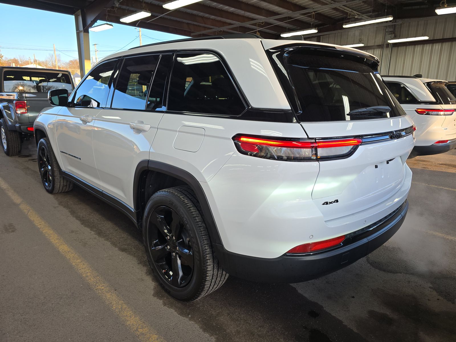 2023 Jeep Grand Cherokee Altitude AWD