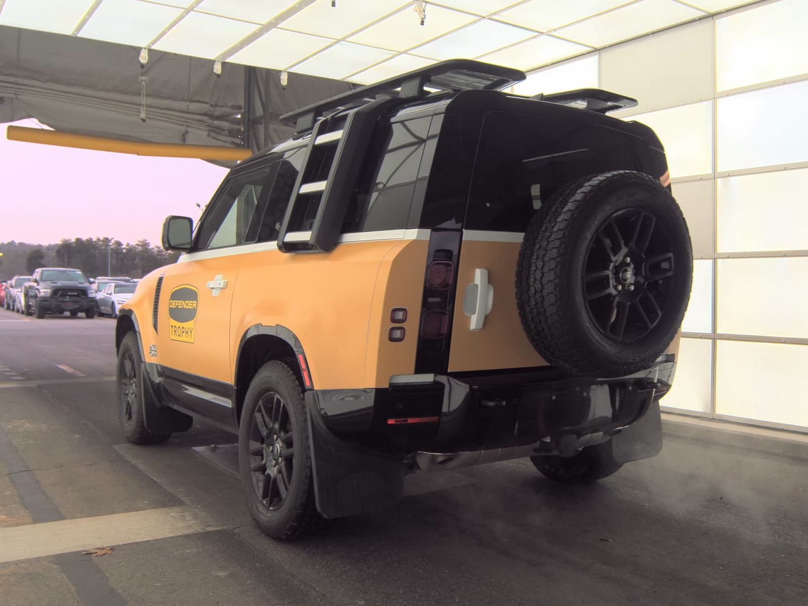 2023 Land Rover Defender 90 X-Dynamic SE AWD