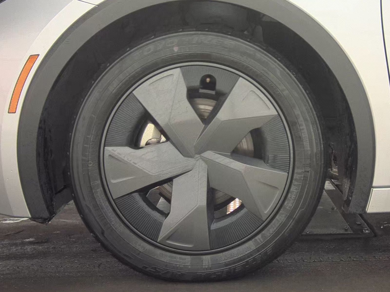 2024 Toyota Prius LE FWD