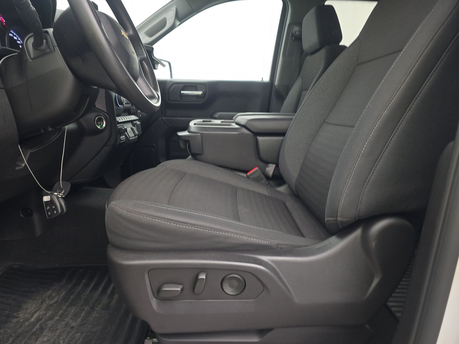 2023 Chevrolet Silverado 1500 Custom AWD