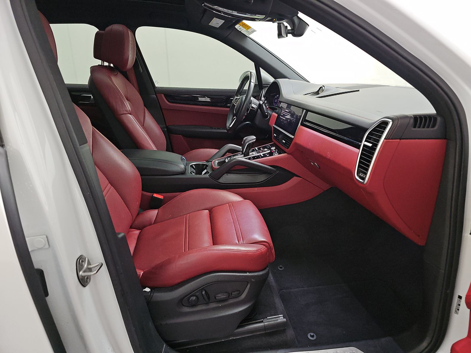 2023 Porsche Cayenne Platinum Edition AWD