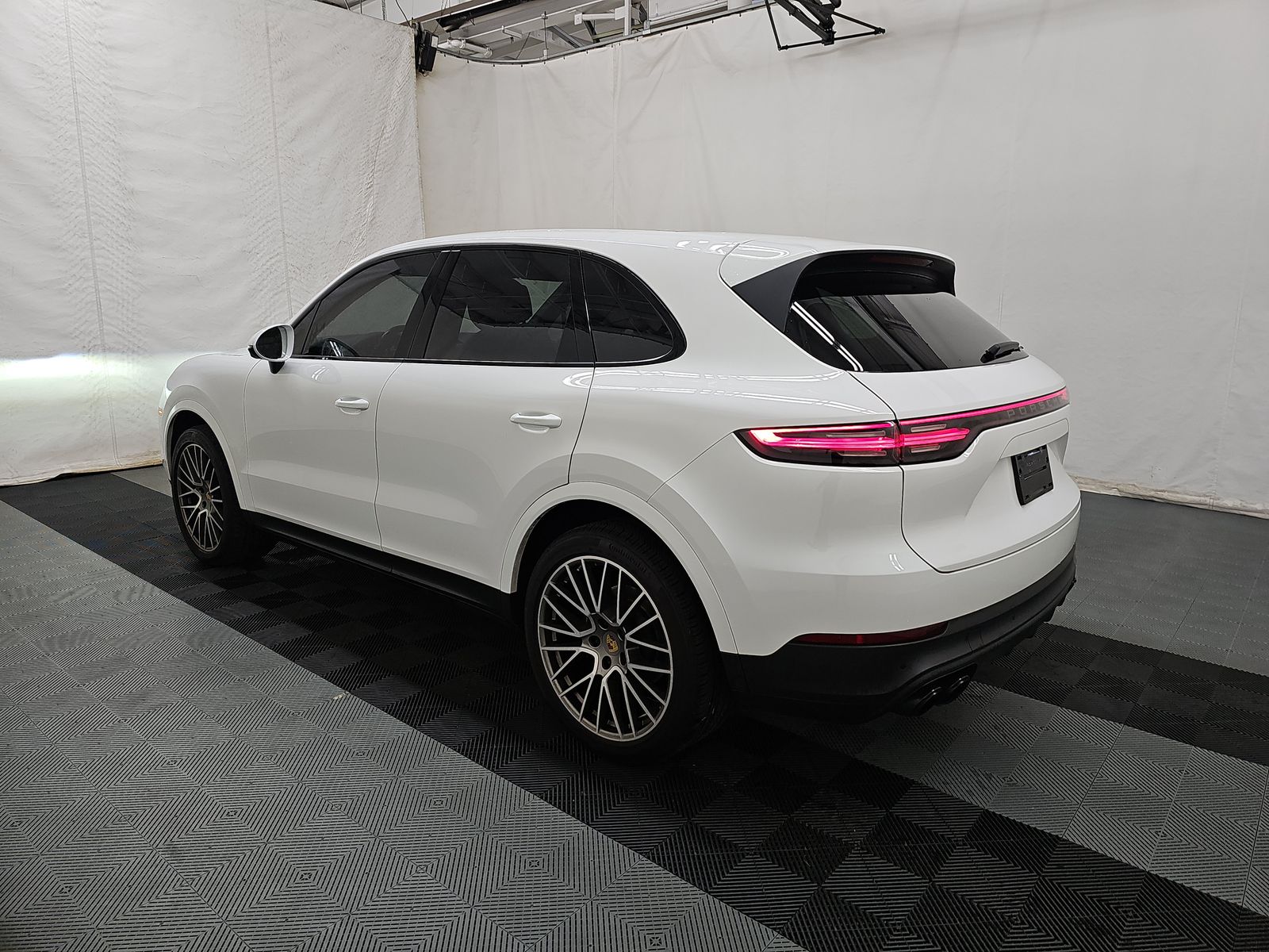2023 Porsche Cayenne Platinum Edition AWD