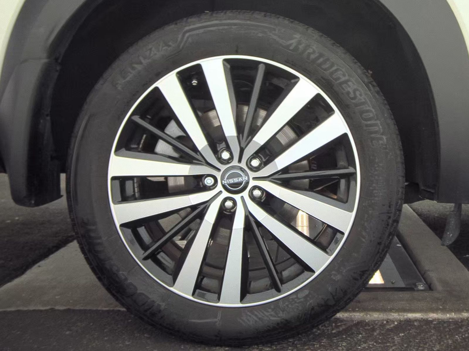 2023 Nissan Pathfinder Platinum AWD