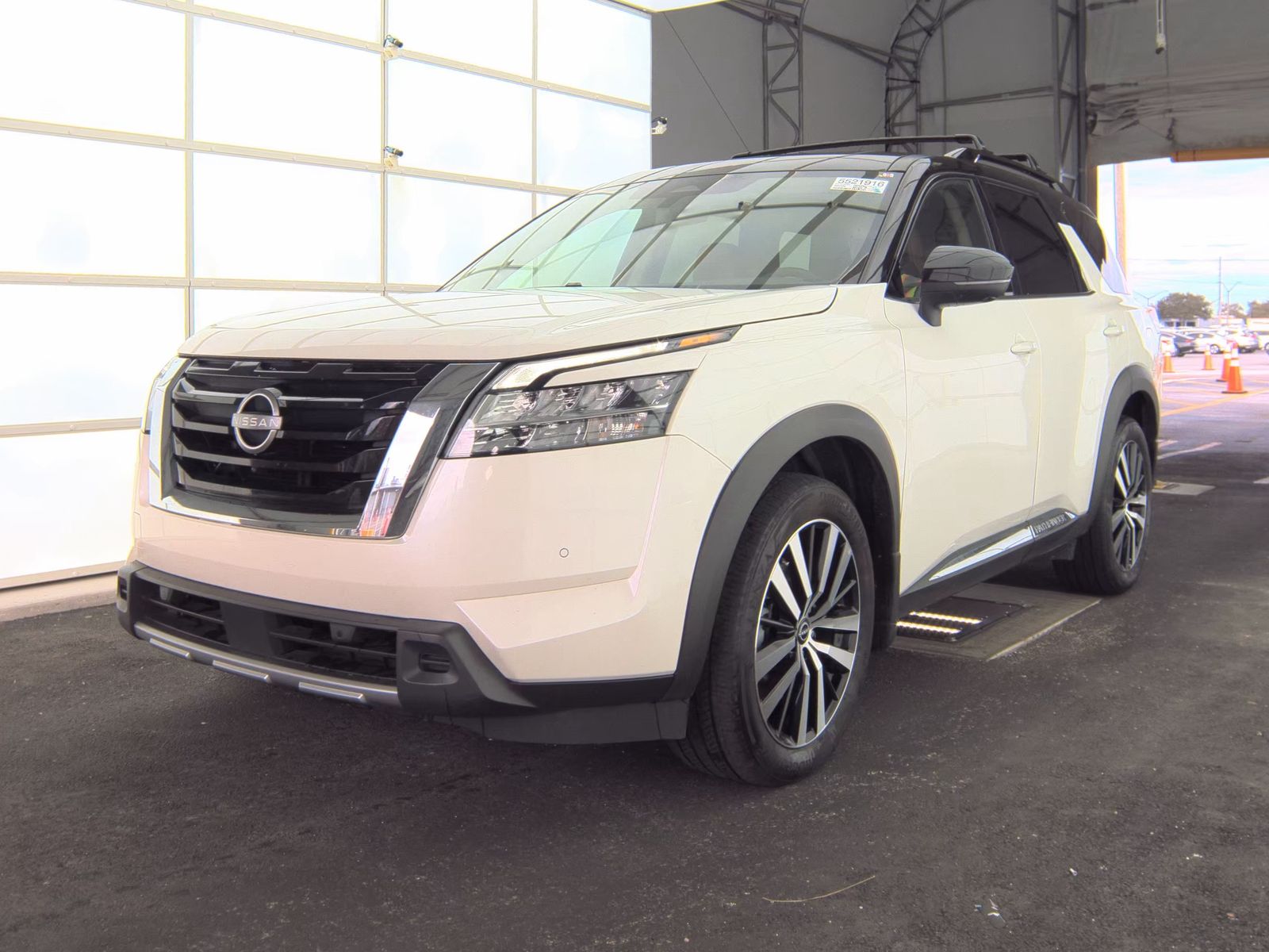 2023 Nissan Pathfinder Platinum AWD