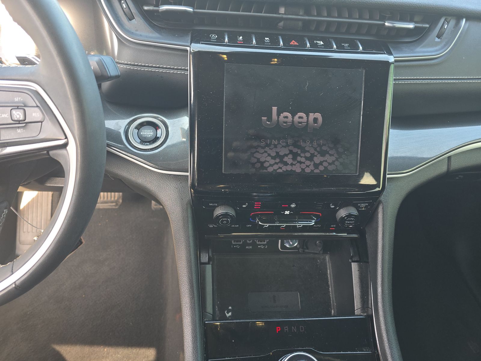 2023 Jeep Grand Cherokee Laredo AWD