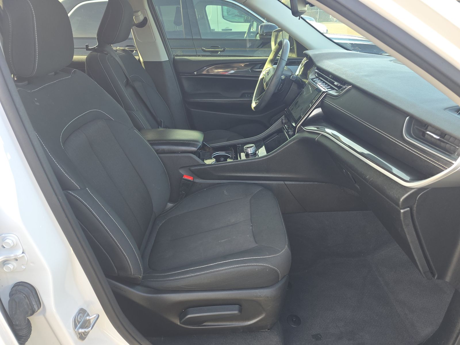 2023 Jeep Grand Cherokee Laredo AWD