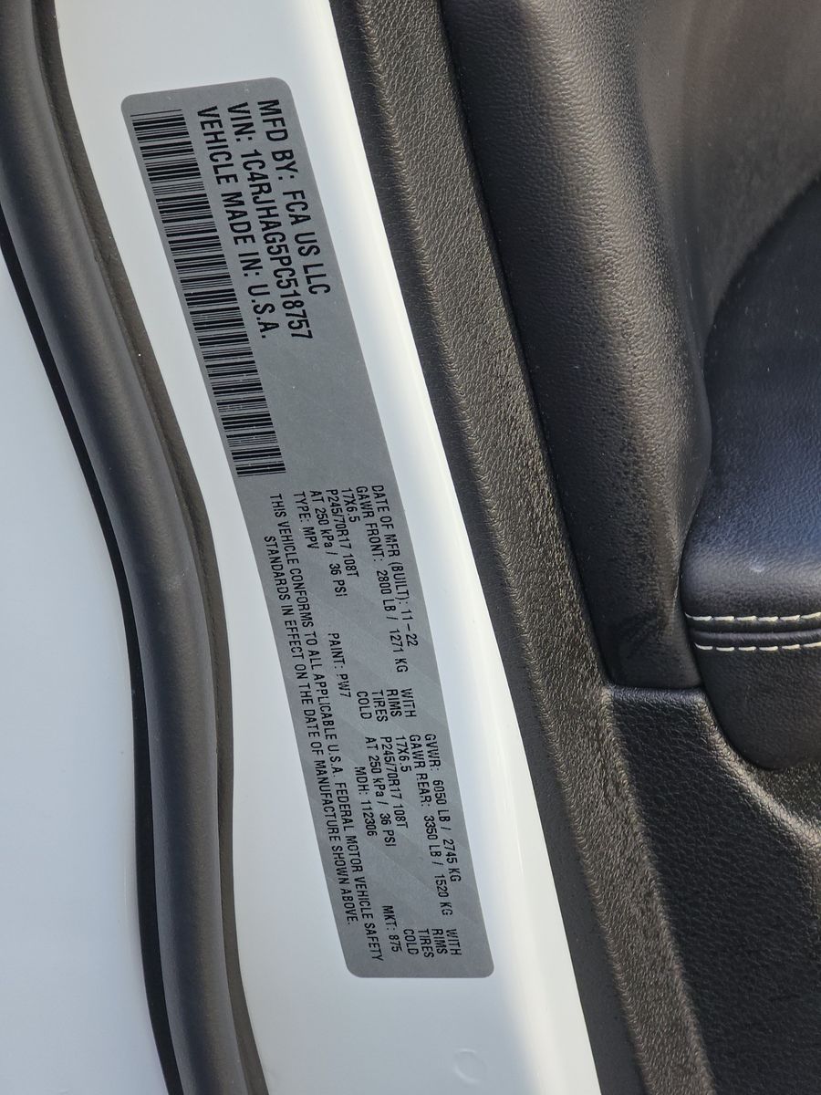 2023 Jeep Grand Cherokee Laredo AWD