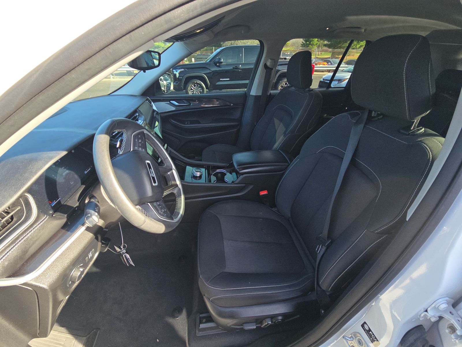 2023 Jeep Grand Cherokee Laredo AWD