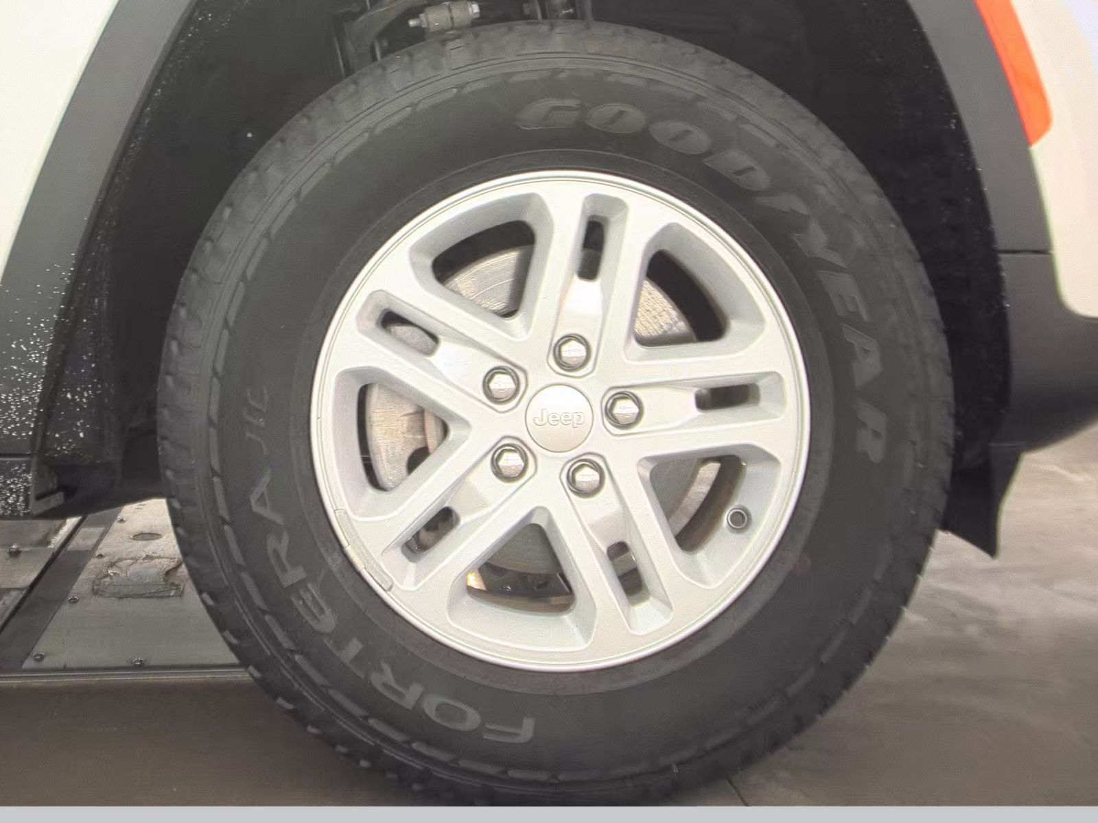 2023 Jeep Grand Cherokee Laredo AWD