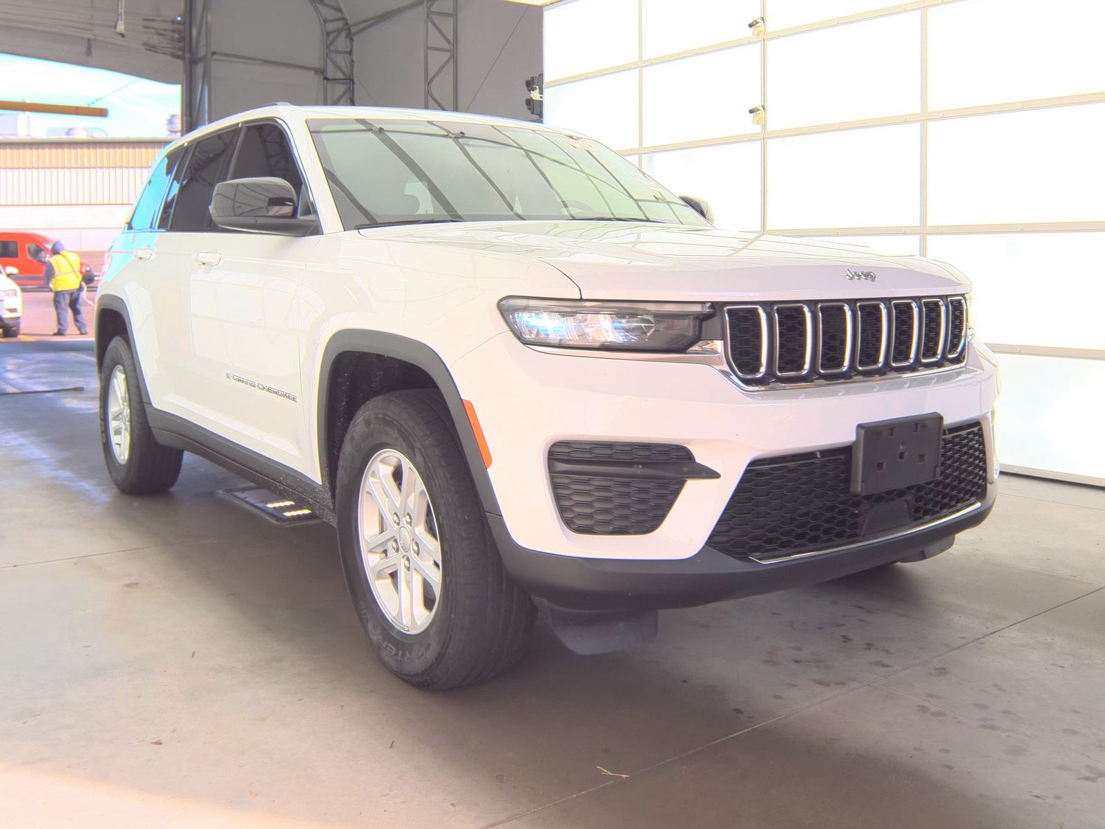 2023 Jeep Grand Cherokee Laredo AWD