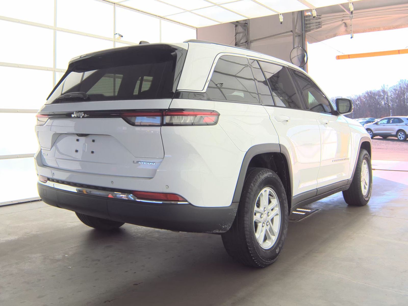 2023 Jeep Grand Cherokee Laredo AWD