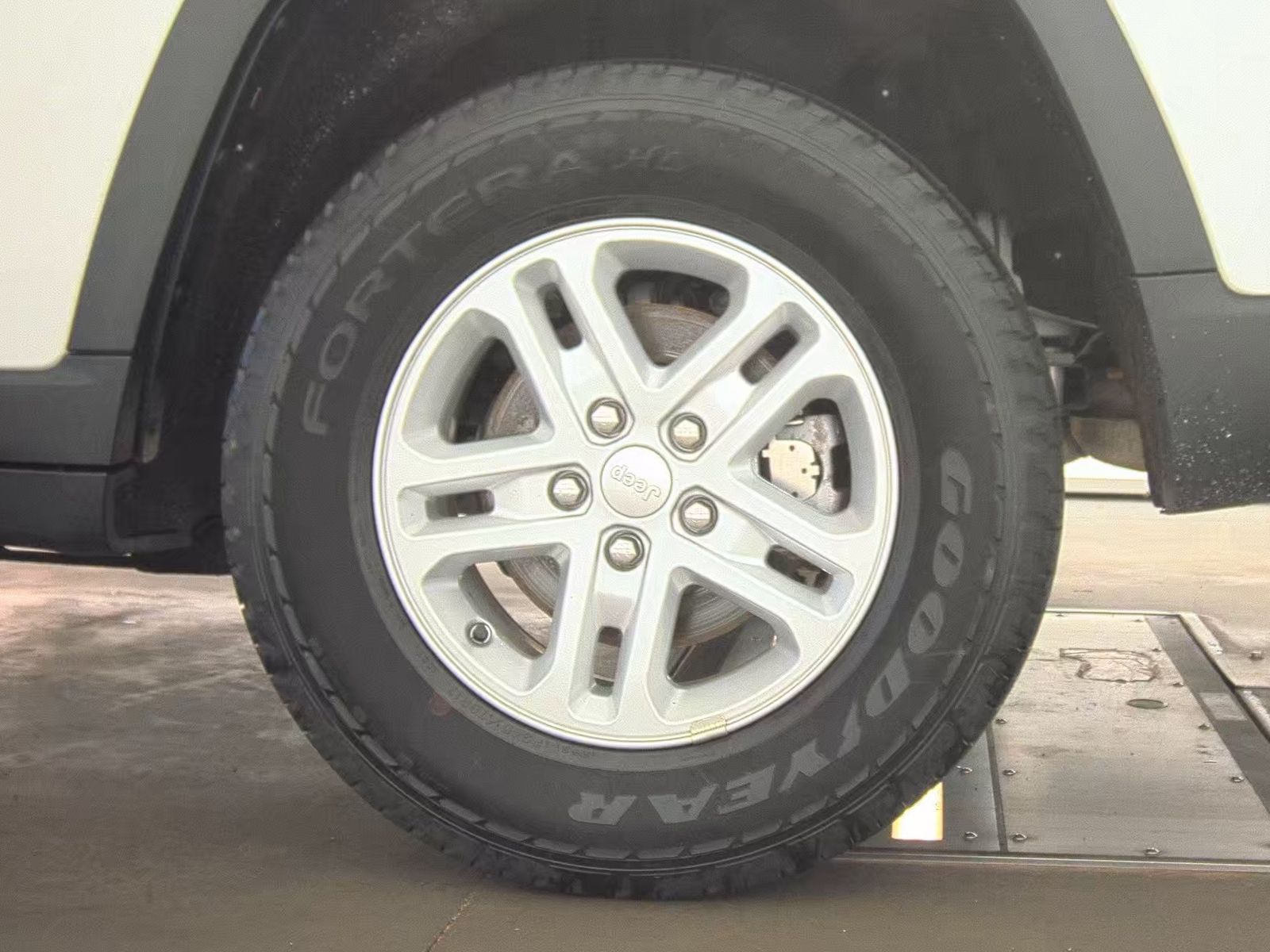 2023 Jeep Grand Cherokee Laredo AWD