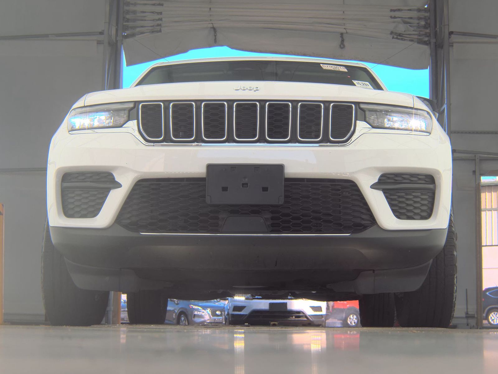 2023 Jeep Grand Cherokee Laredo AWD