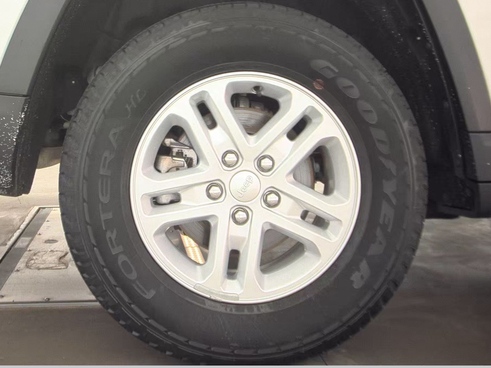 2023 Jeep Grand Cherokee Laredo AWD