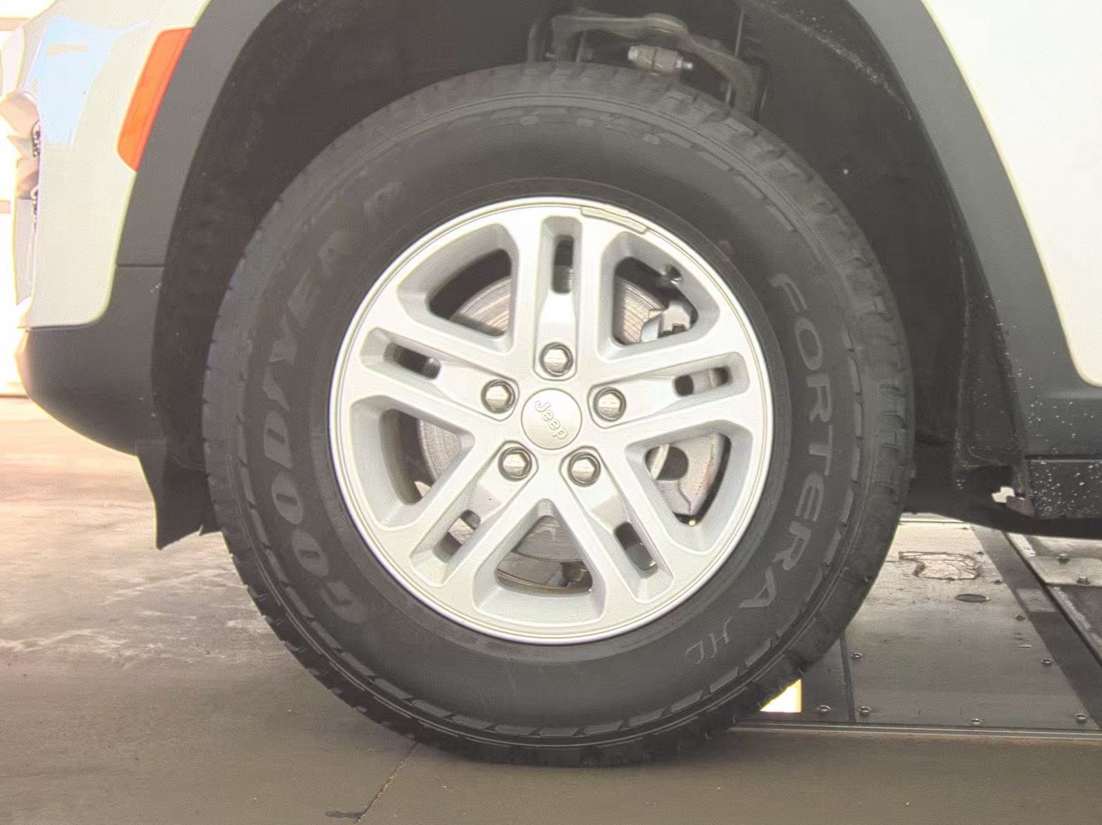 2023 Jeep Grand Cherokee Laredo AWD