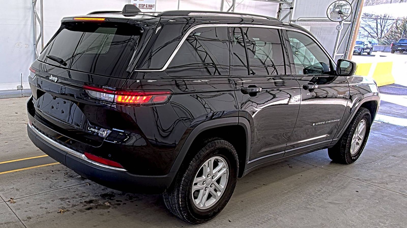 2023 Jeep Grand Cherokee Laredo AWD
