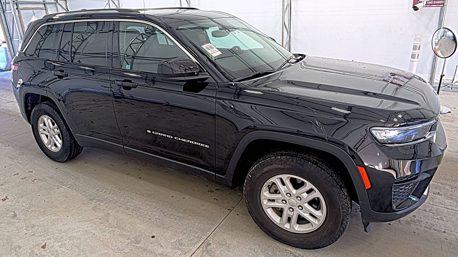 2023 Jeep Grand Cherokee Laredo AWD