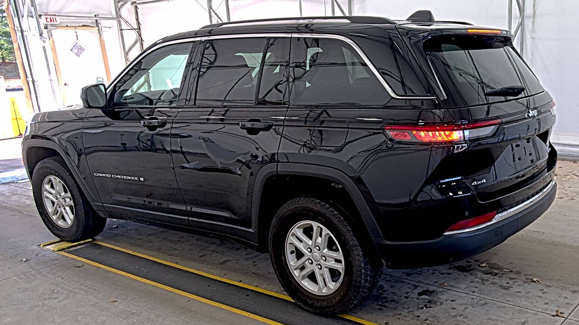 2023 Jeep Grand Cherokee Laredo AWD