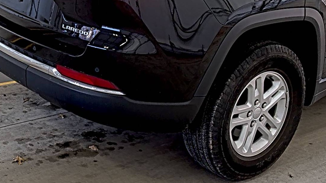 2023 Jeep Grand Cherokee Laredo AWD