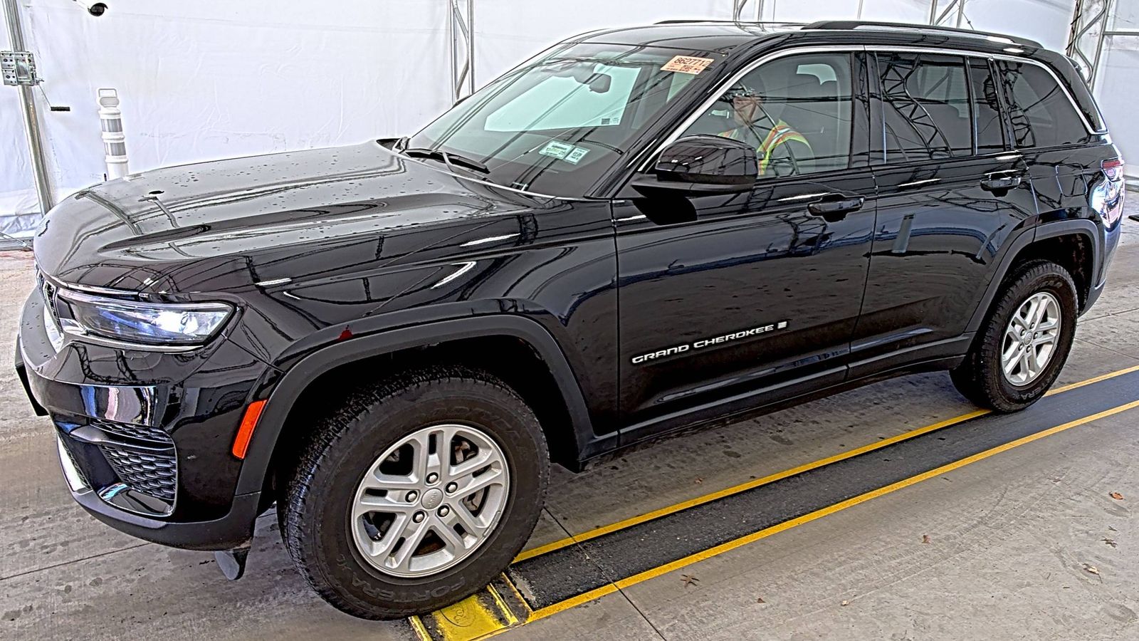 2023 Jeep Grand Cherokee Laredo AWD