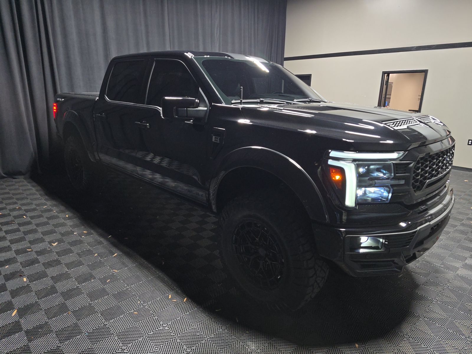 2025 Ford F-150 Lariat AWD