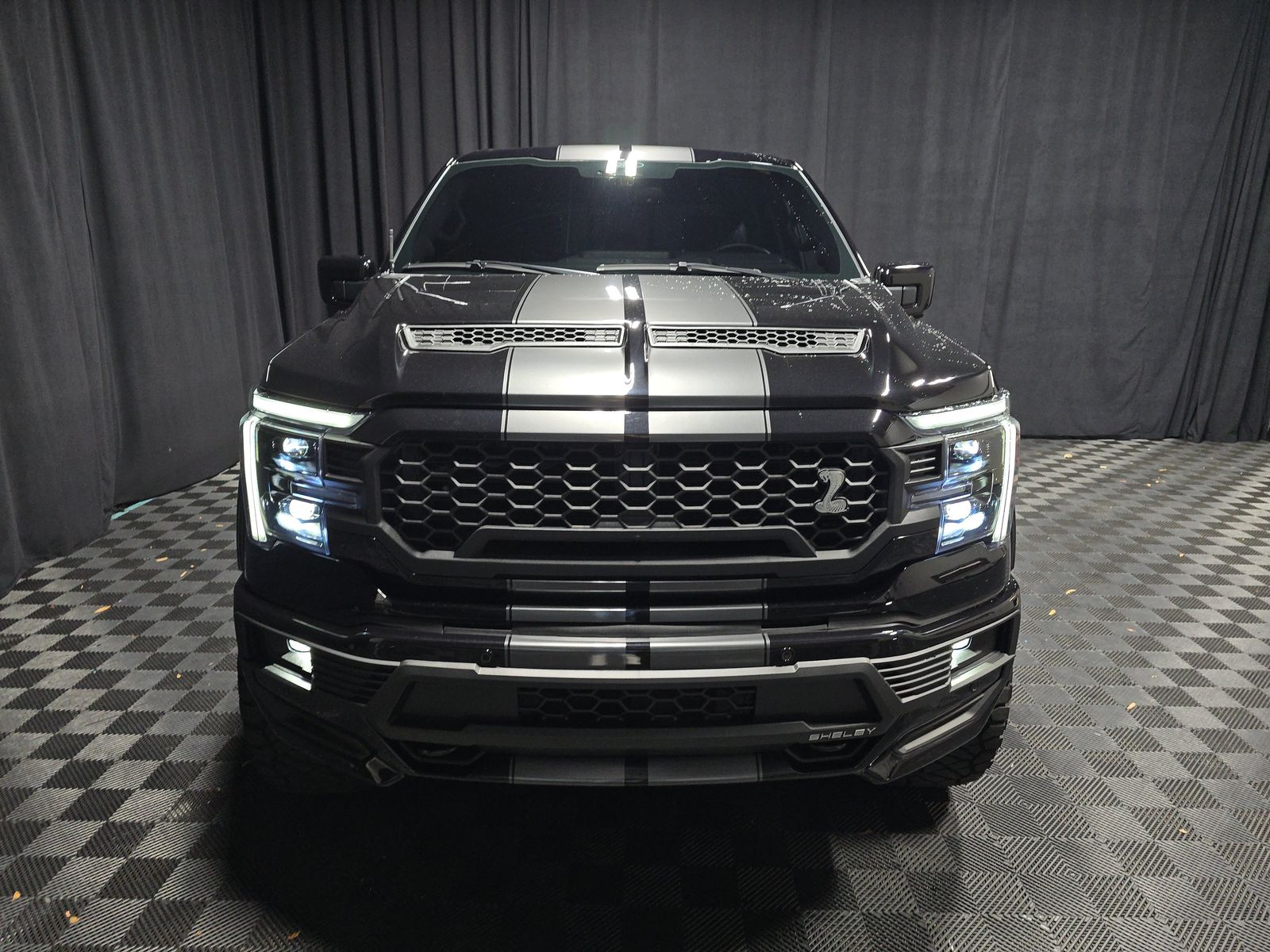 2025 Ford F-150 Lariat AWD