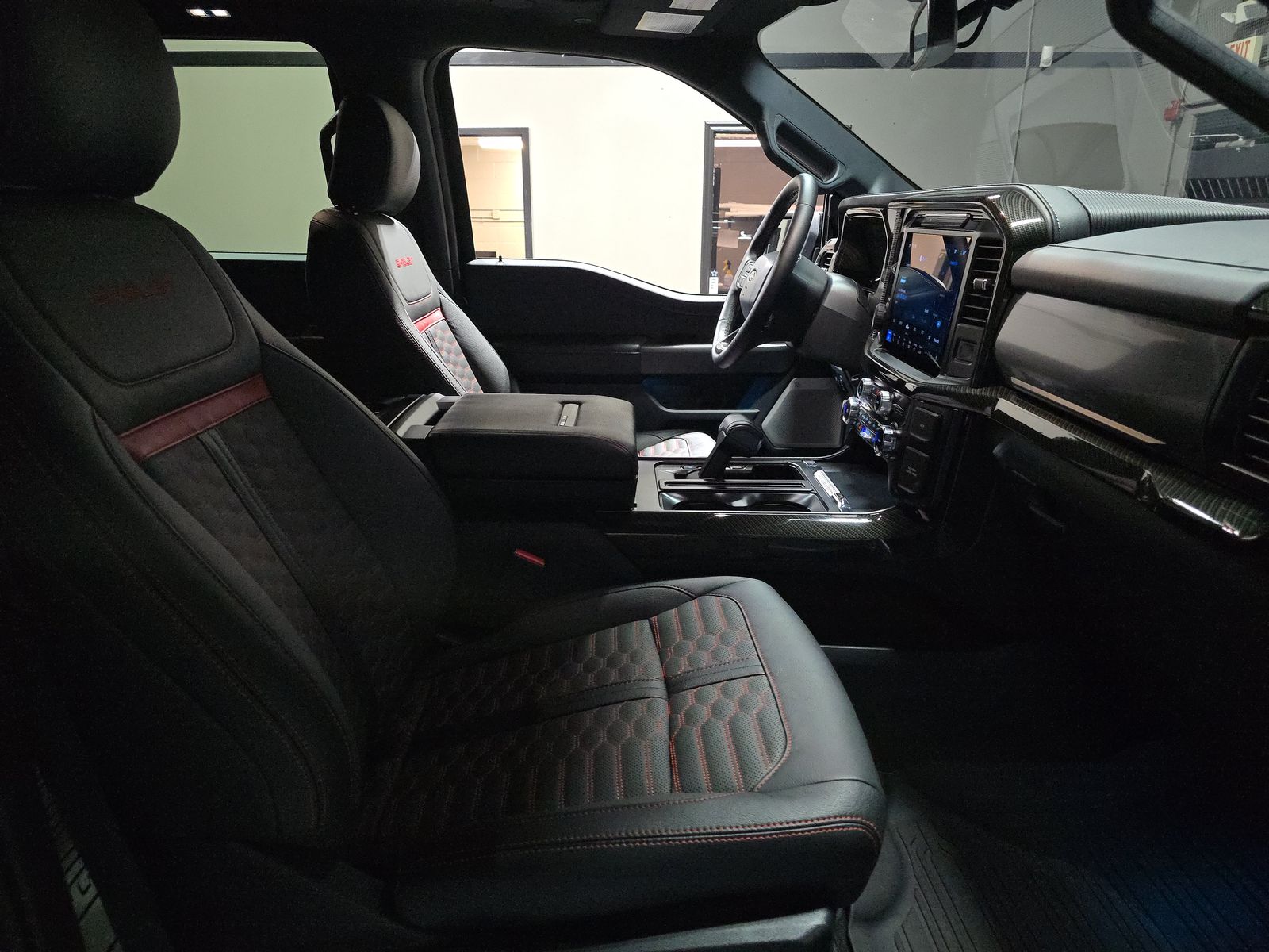 2025 Ford F-150 Lariat AWD