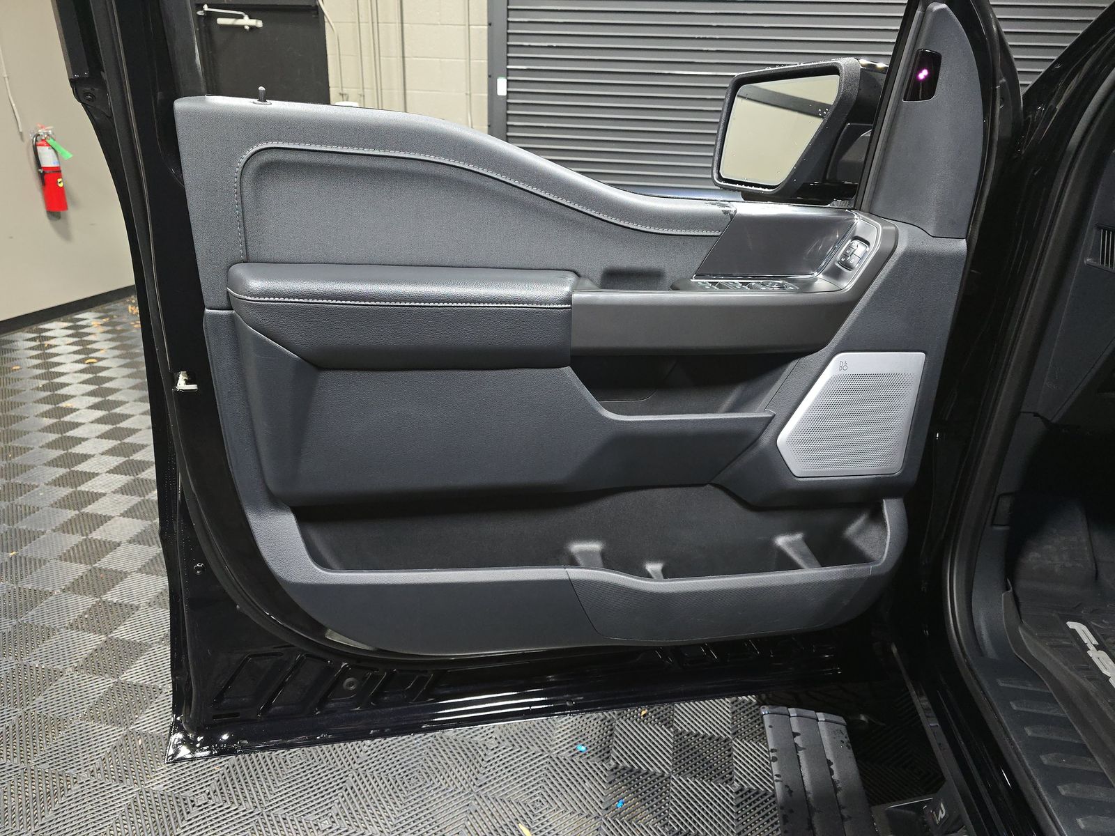 2025 Ford F-150 Lariat AWD