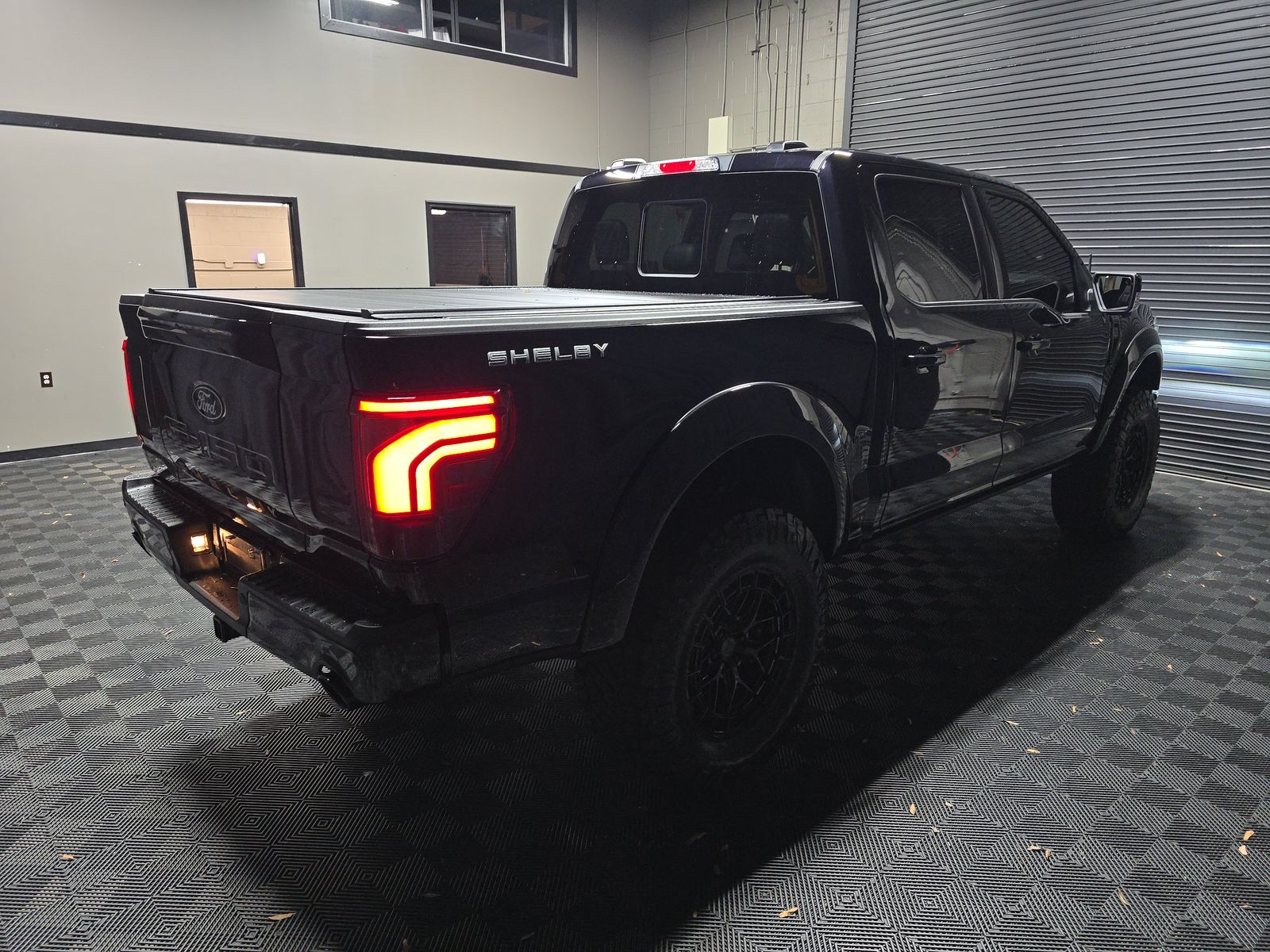 2025 Ford F-150 Lariat AWD