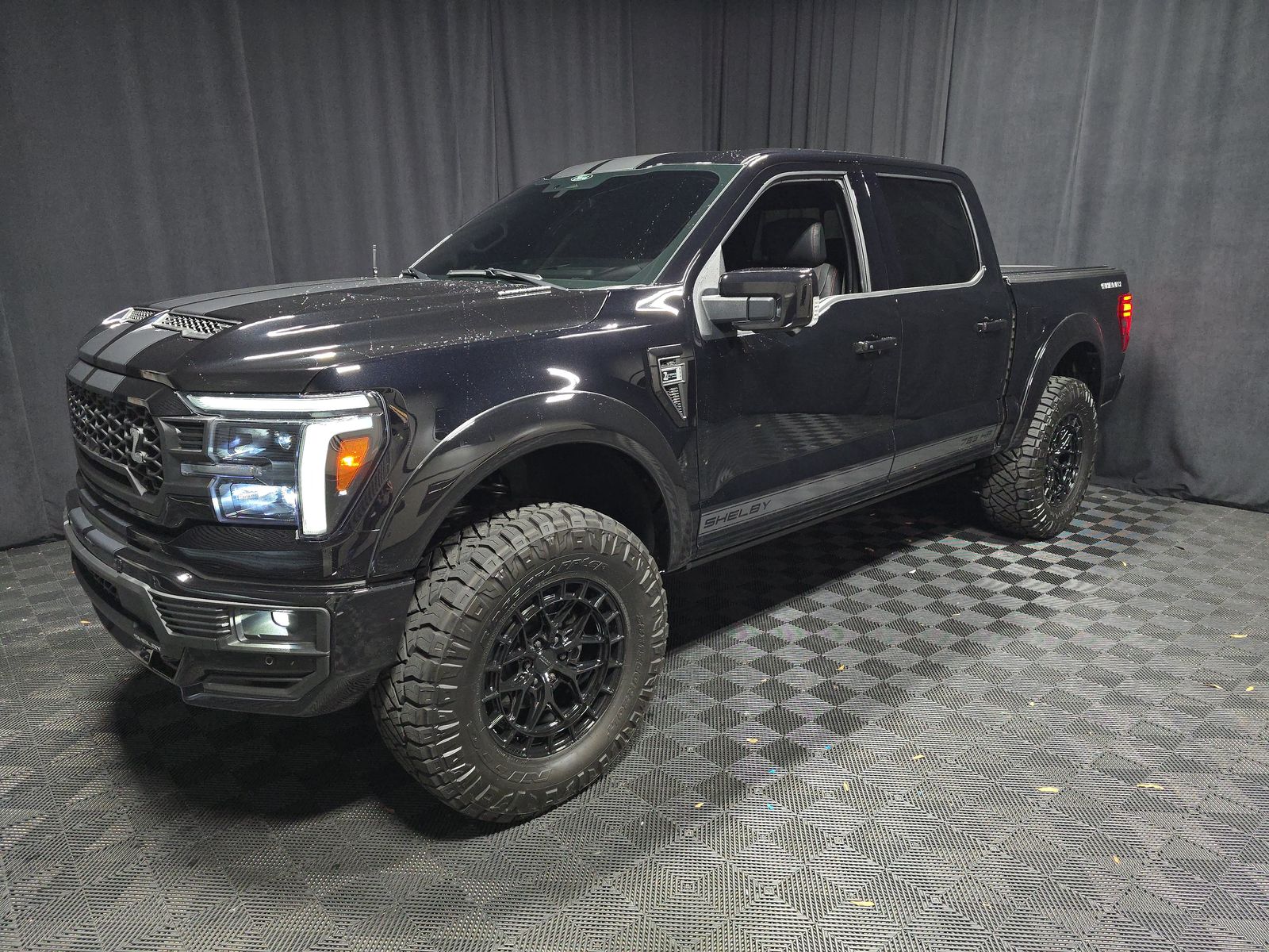 2025 Ford F-150 Lariat AWD