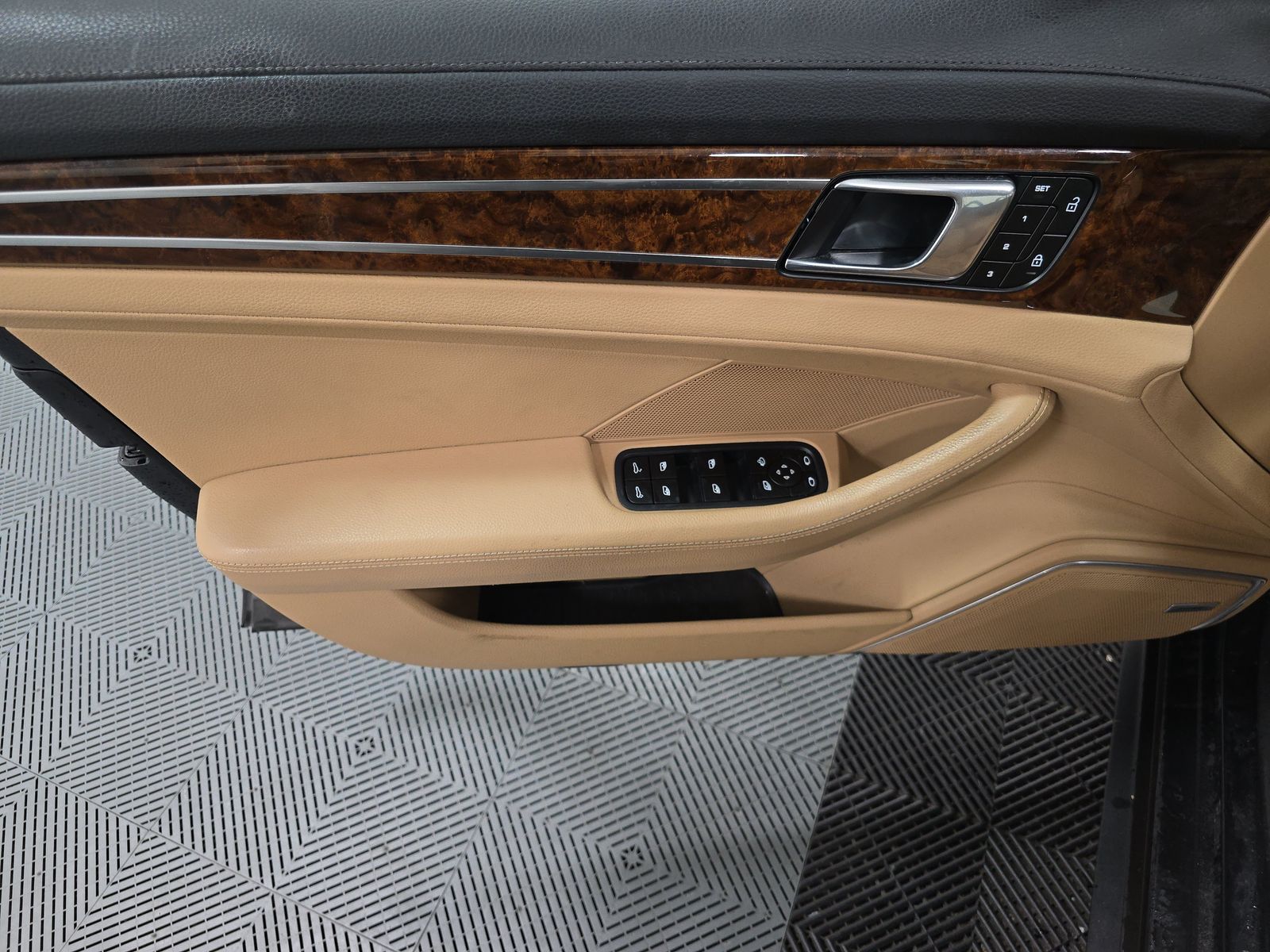 2023 Porsche Panamera 4 Platinum Edition AWD