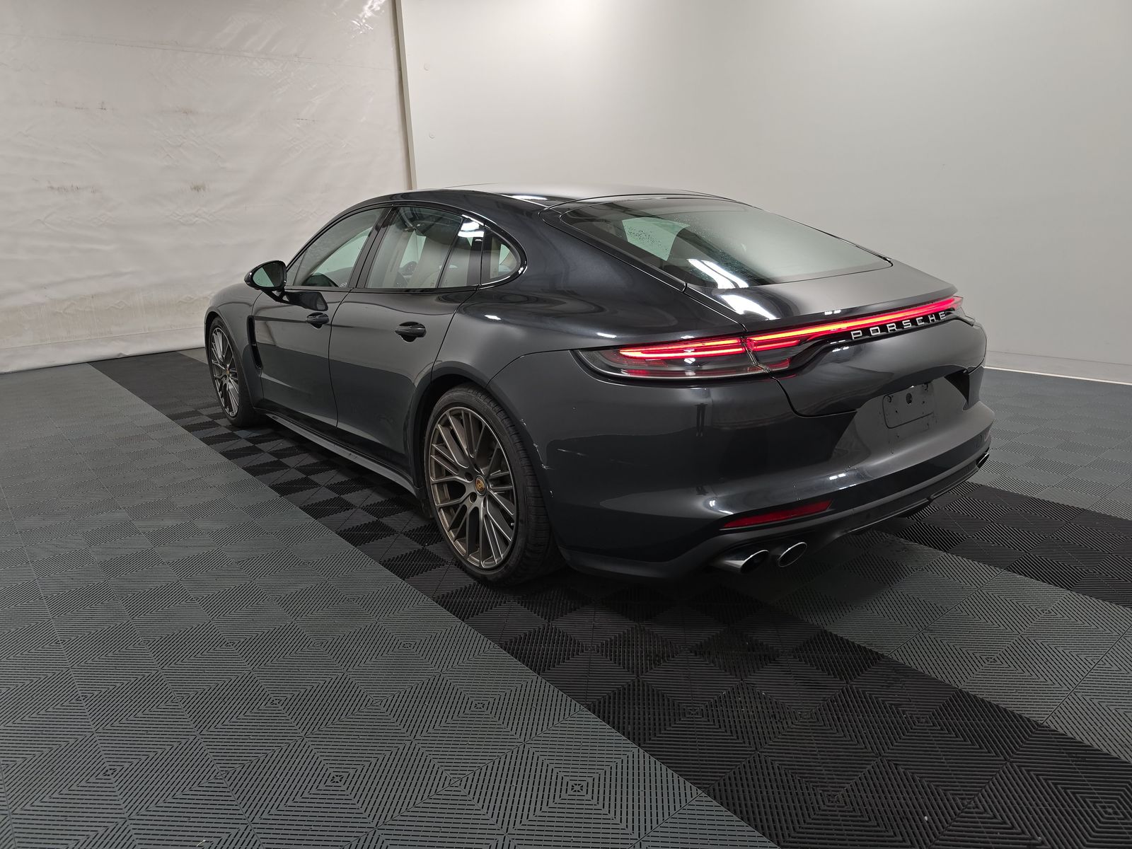 2023 Porsche Panamera 4 Platinum Edition AWD