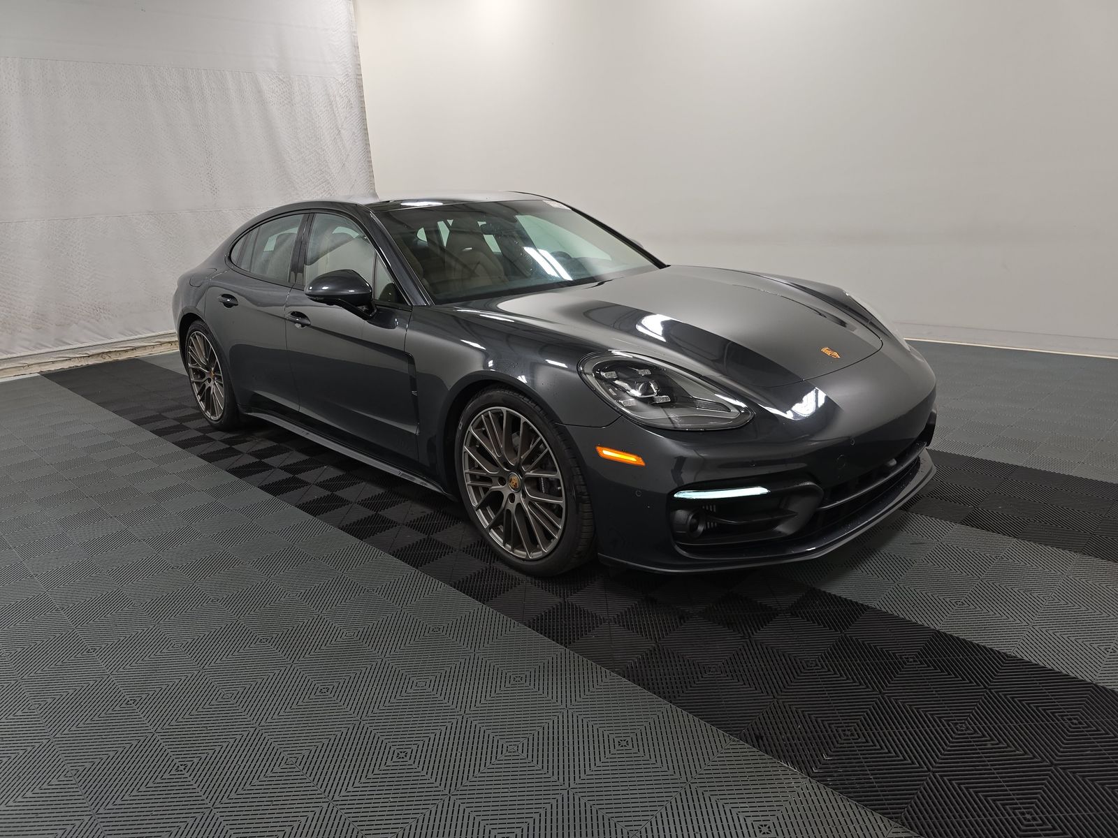 2023 Porsche Panamera 4 Platinum Edition AWD