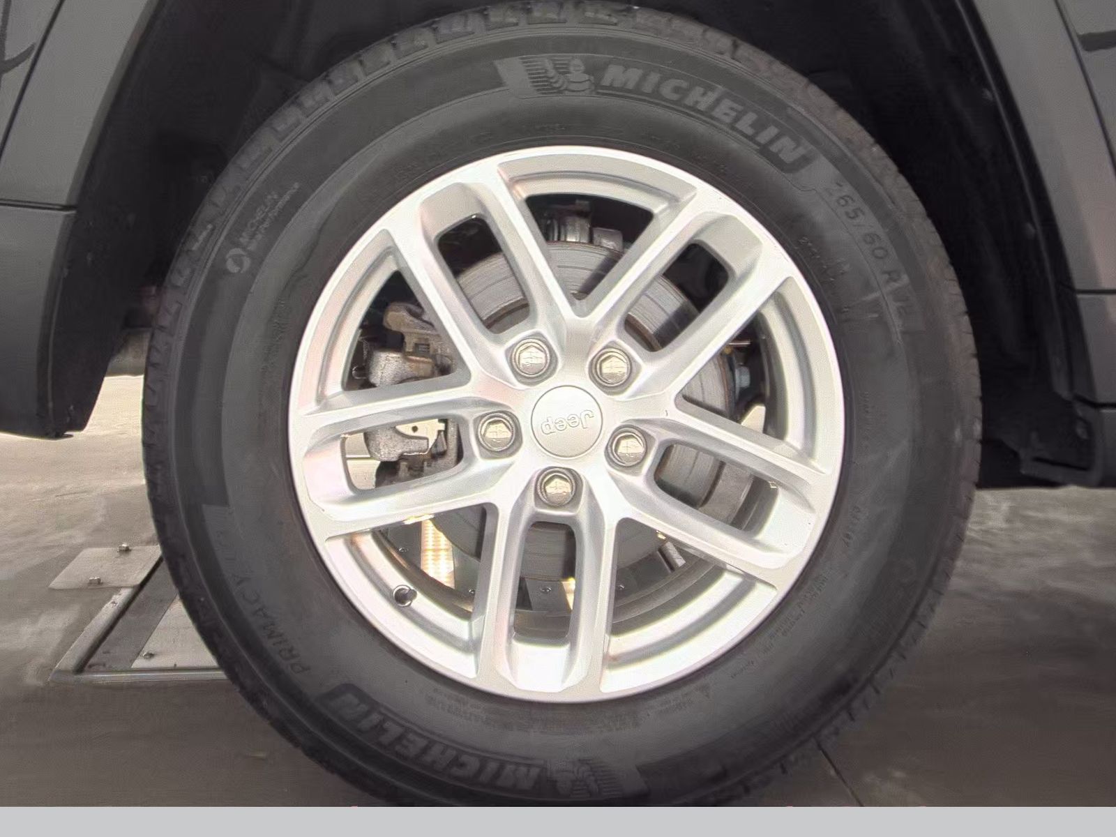 2023 Jeep Grand Cherokee Laredo AWD