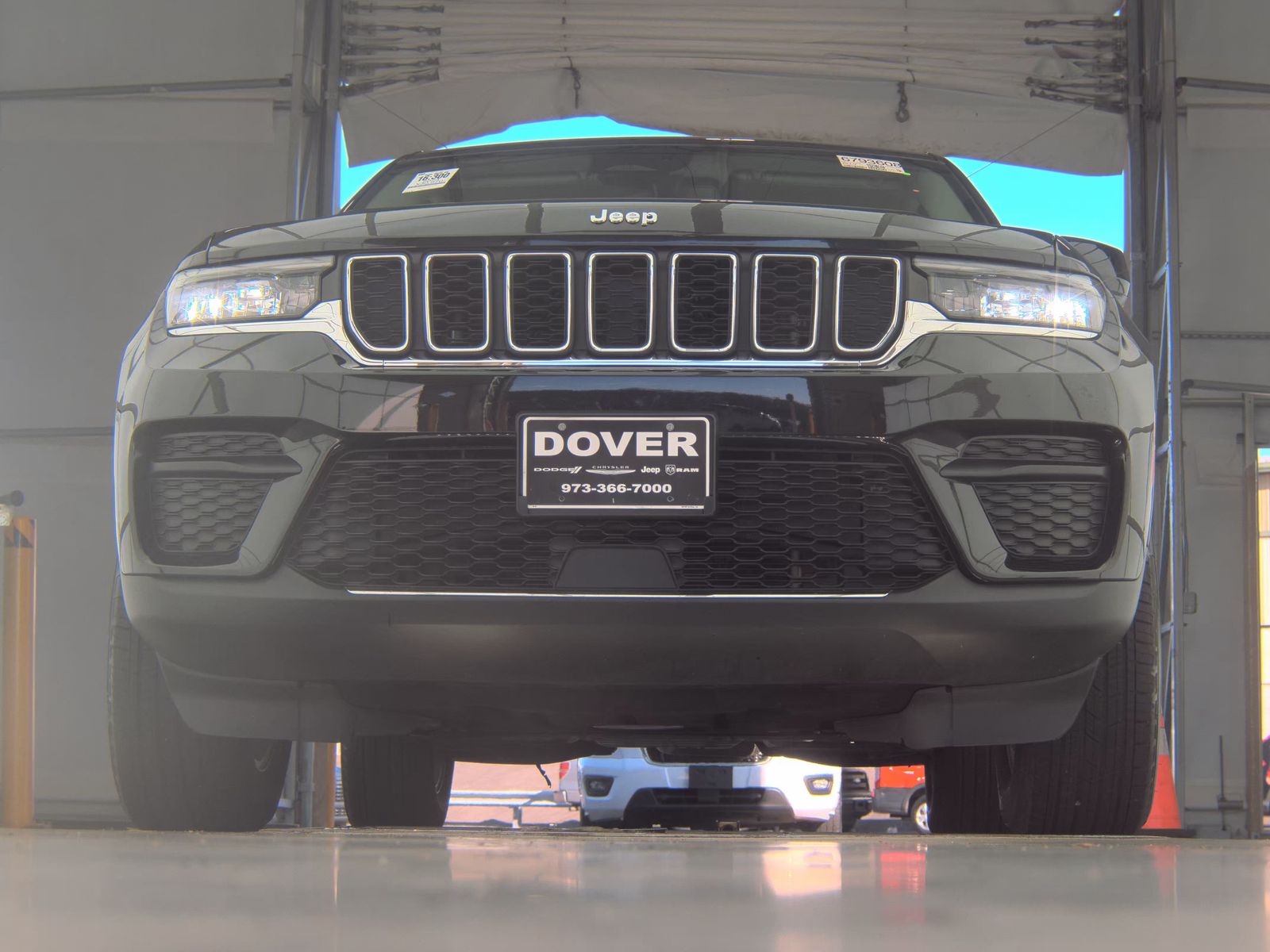 2023 Jeep Grand Cherokee Laredo AWD