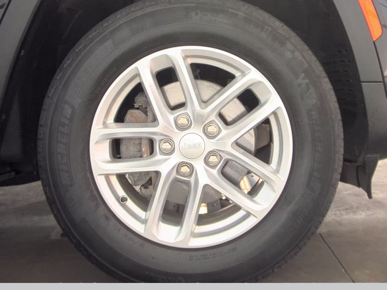 2023 Jeep Grand Cherokee Laredo AWD