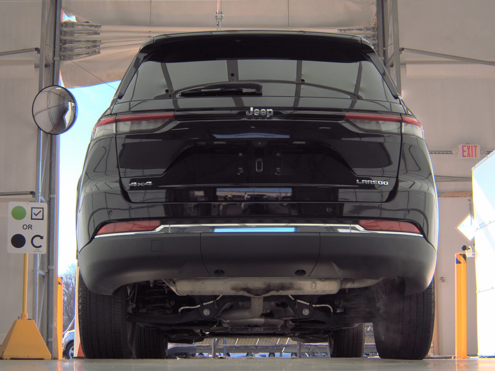 2023 Jeep Grand Cherokee Laredo AWD